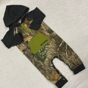 Realtree camouflage long sleeve front pocket romper 6/12m